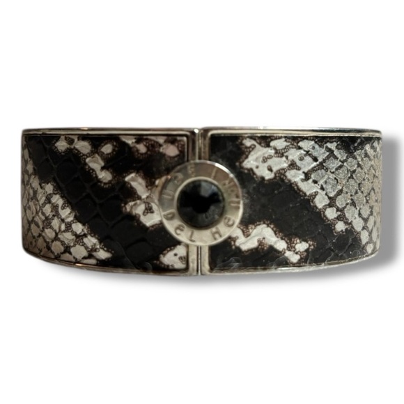henri bendel Jewelry - Henri Bendel Snakeskin Print Hinged Bracelet NWOT *FULL INCLUSION* Box & Dusty